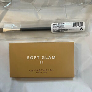 Anastasia Beverly Hills Soft Glam 2 Mini Gift set: pallet, A1 pro brush and bag